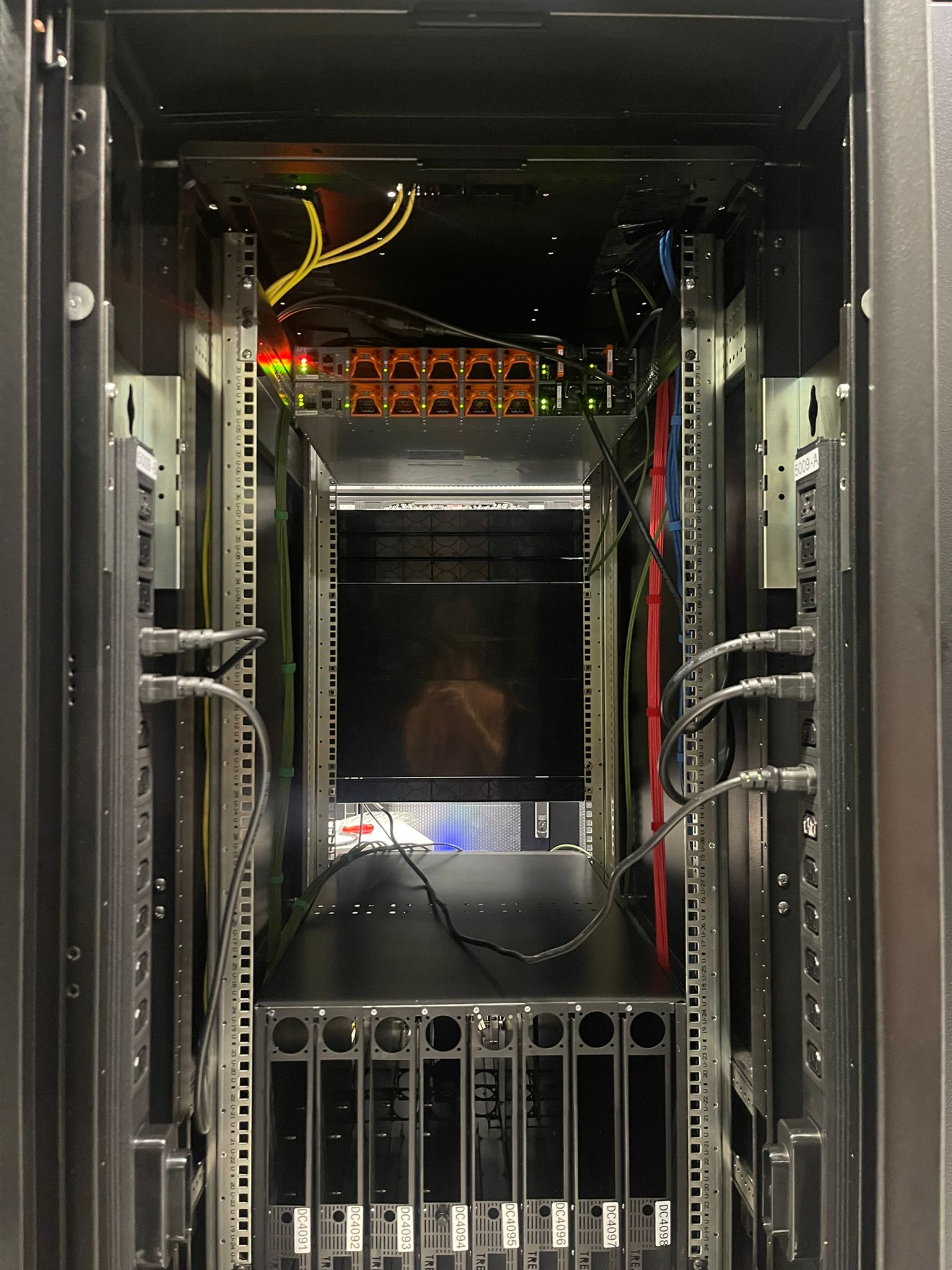 Server Rack ve Network Cihazları